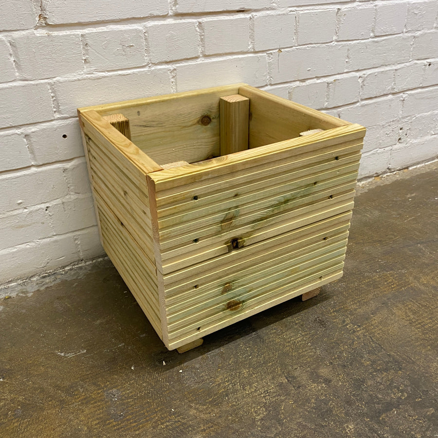 Small Wooden Decking Planter – 35 × 35 × 33 cm