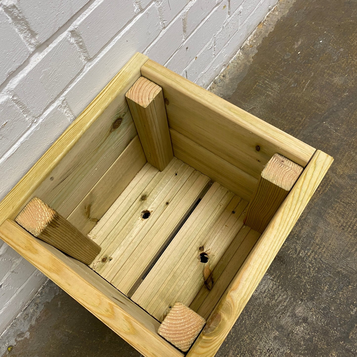 Small Wooden Decking Planter –  35 × 35 × 33 cm
