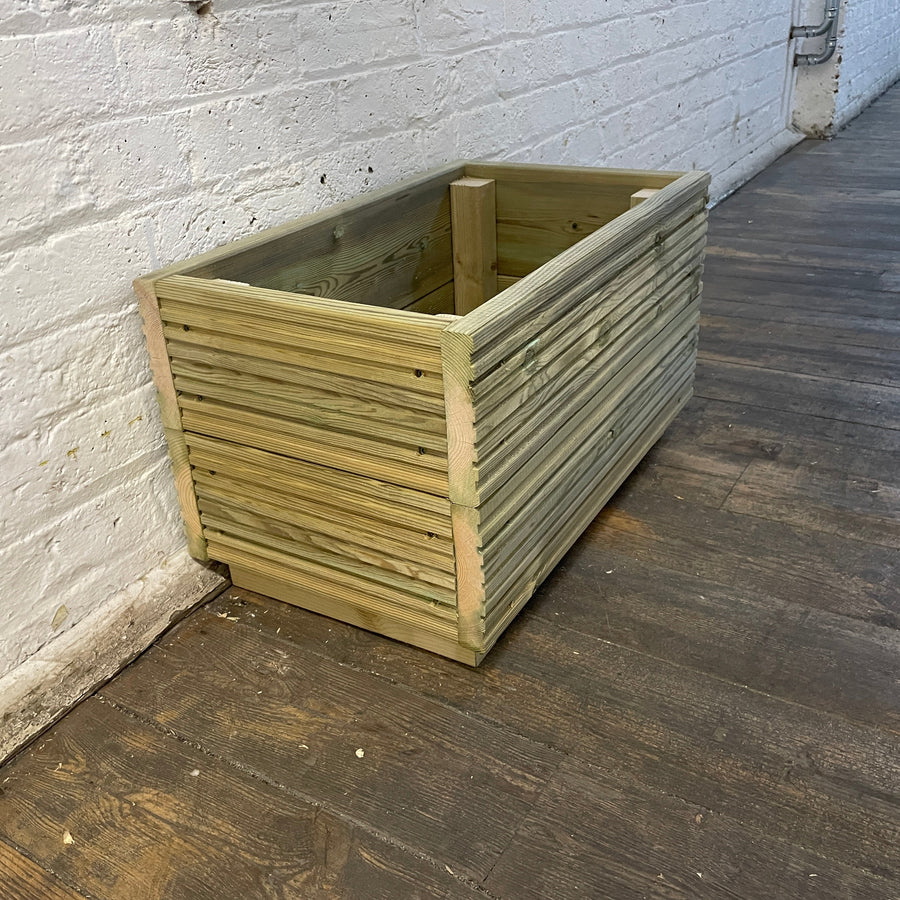 Medium Wooden Decking Planter – 57 × 35 × 33 cm