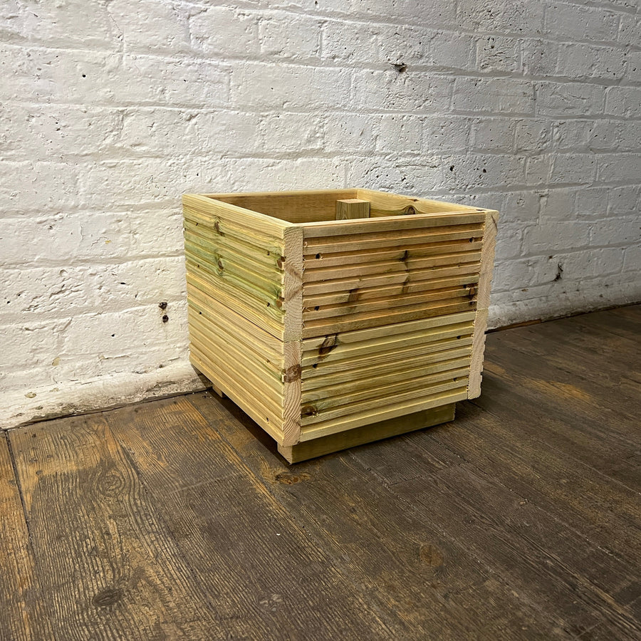Small Wooden Decking Planter – 35 × 35 × 33 cm